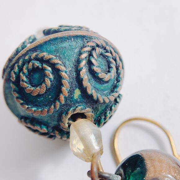 VTG Glass Lampwork Brass Earrings Green Boho Artisan Drop Dangle Ornate Earthy - Picture 13 of 16